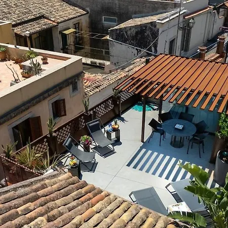 Casa Timeo, Centro * タオルミーナ